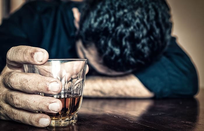 alcoholism-signs-and-symptoms-and-how-to-overcome-it